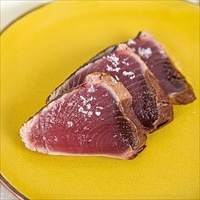 uoya 勝浦 サラヤ保崎商店 一本釣り 鰹たたき〔かつおたたき3節(計800g)、塩5g〕かつおたたき 冷凍