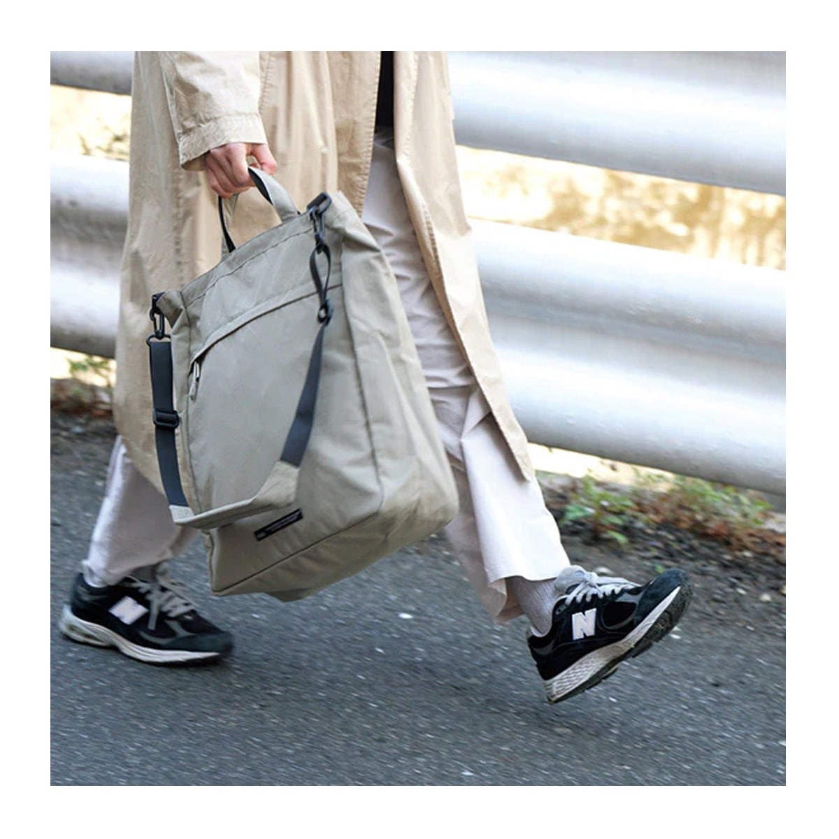 SOLEIL ソレイユ トートバッグ 縦型 2WAY ショルダーバッグ 13インチ 40725 ライトリー 軽量 コンパクト 撥水 お出かけ 旅行 ブラック 【01】ブラック -