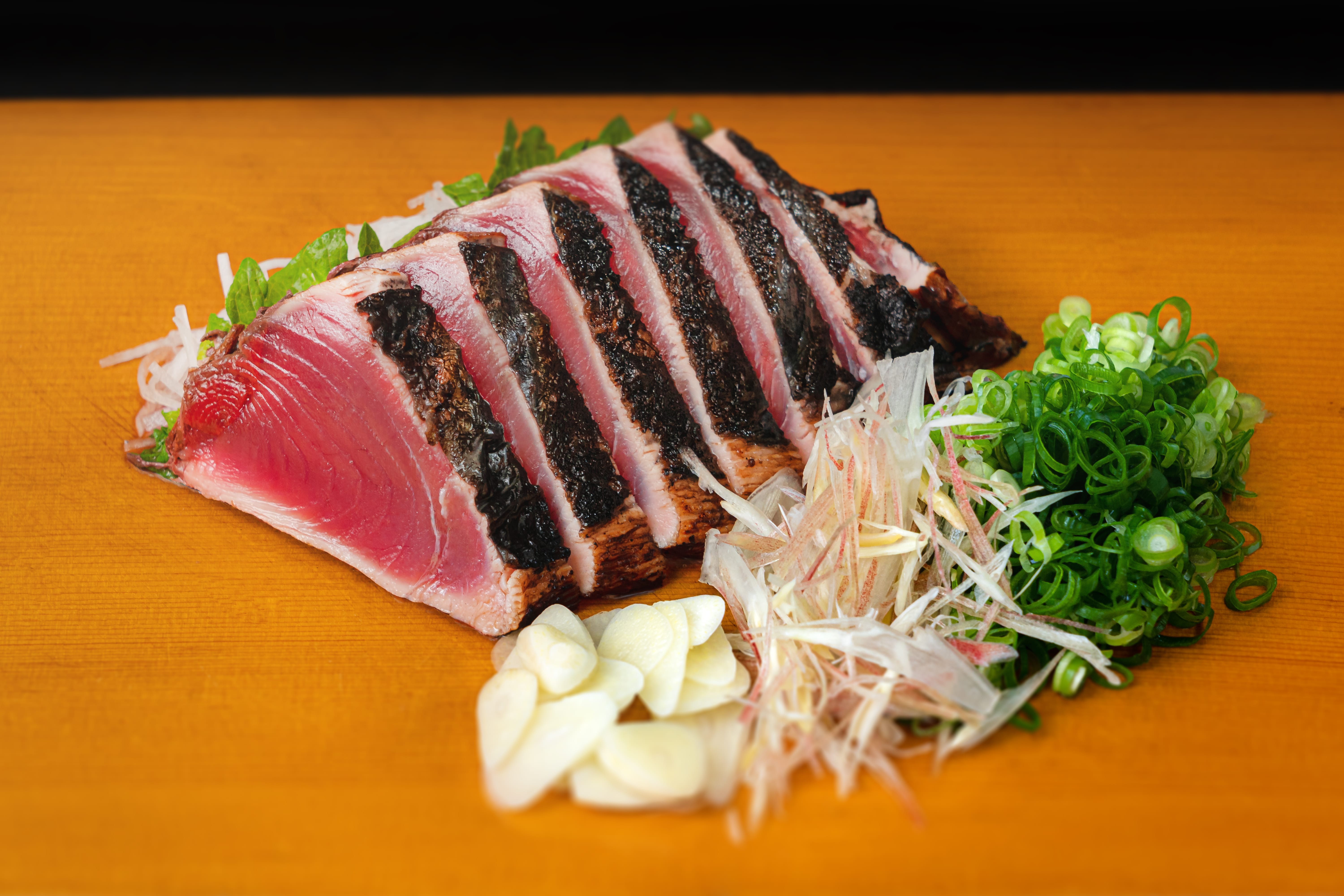 しまんと百笑かんぱに 土佐一本釣り地鰹の藁焼きタタキ