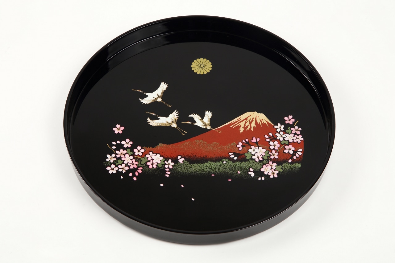 【菊紋入】 お盆 丸盆 尺 黒 富士山に鶴と桜 叙勲 褒章 菊紋 内祝い 記念品 祝い返し ギフト 漆器 日本 プレゼント ギフト お返し 漆器 一富士 サクラ ツル お祝い