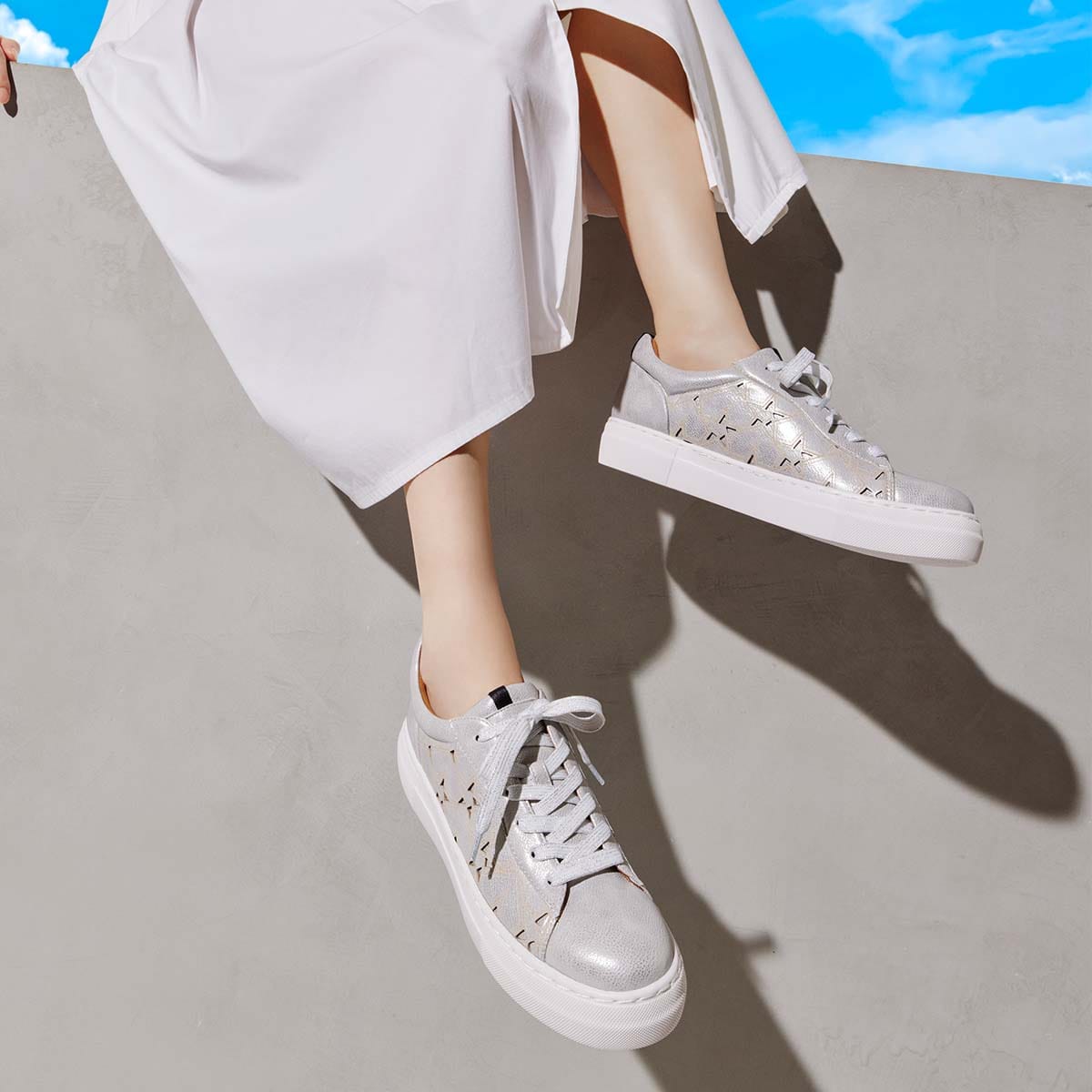 モデロ MODELLO ローカットスニーカー　DML6051