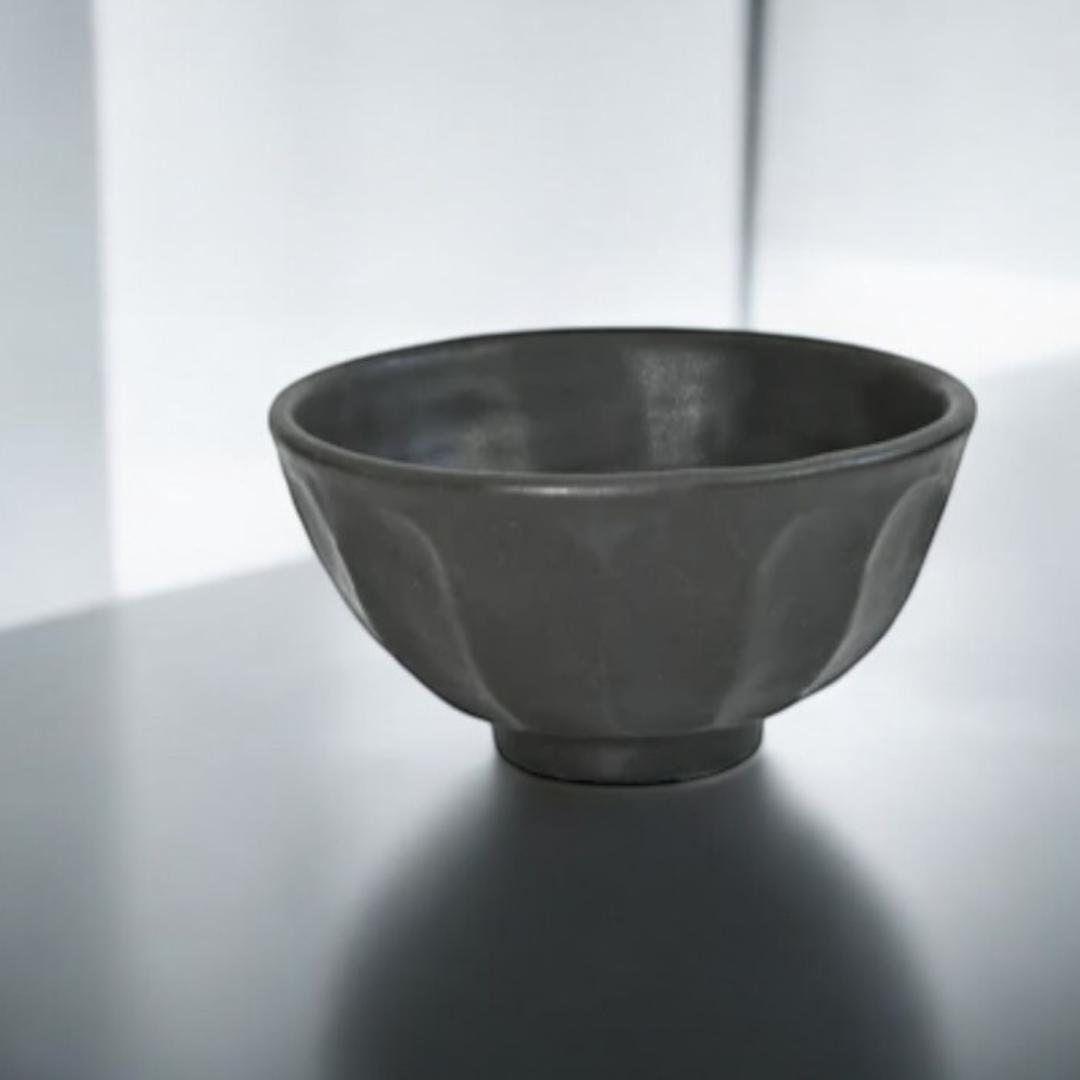 美濃焼 皿 通販 日本製 お皿 プレート 美濃 焼 24.5cm 大皿 丸皿 パスタ皿 カレー皿 和食器 おしゃれ モダン かわいい 花形 花型 お花 電子レンジ対応 食洗機対応 サラダ デザート ケーキ リンカ 24プレート グルメスタイル キッチン用品 ホワイト ・