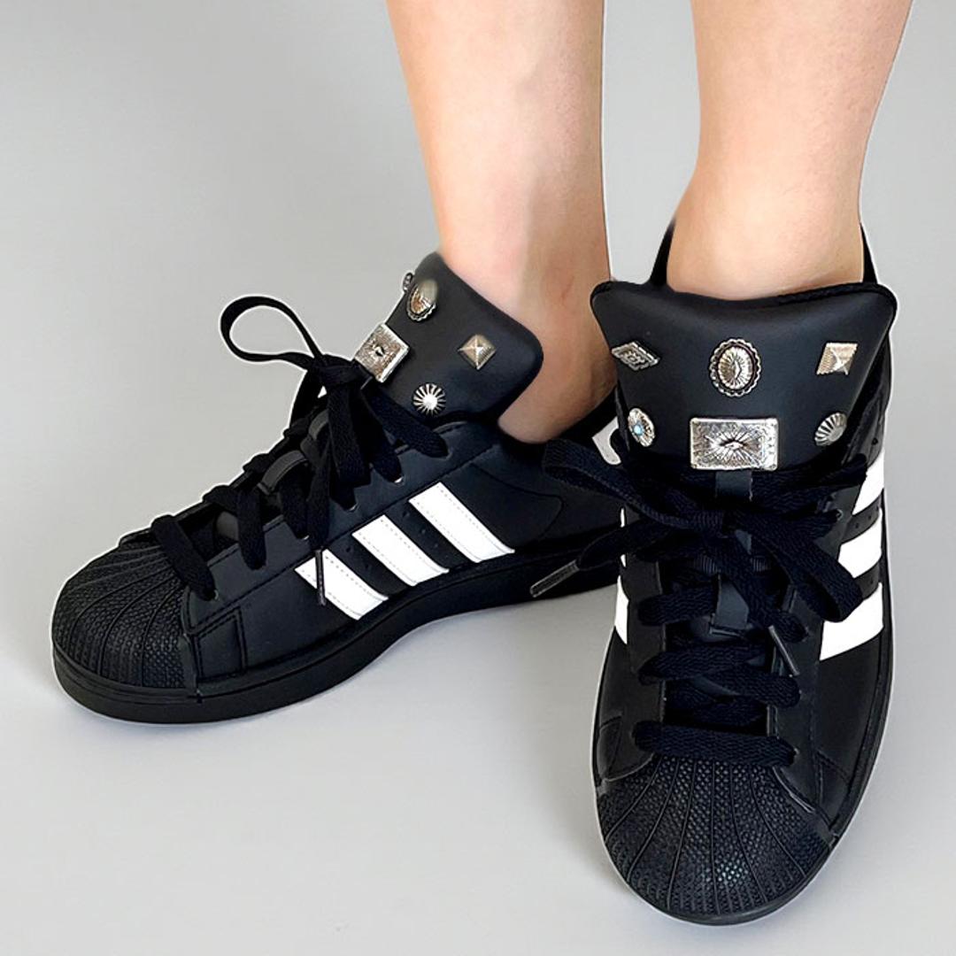 シューアクセサリー 通販 PERO COVER ペロカバー シューチャーム 装飾的アクセサリー シューパーツ シューズアクセサリー スニーカー 男女兼用 おしゃれ 上品 かわいい 靴アクセサリー 靴 くつ シューズ 簡単取付 贈り物 ギフト プレゼント Flower/Mix/White ・