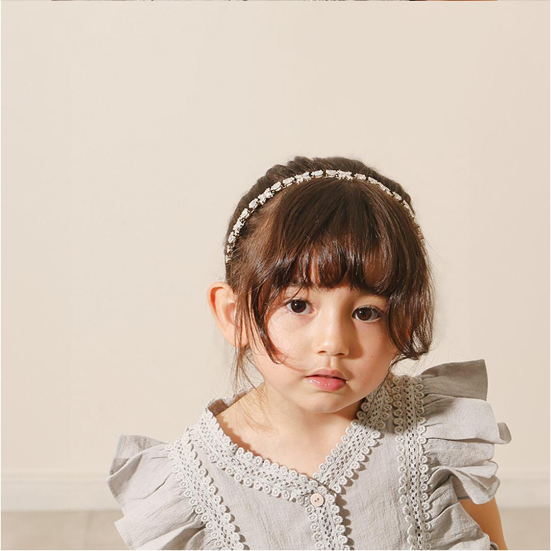 RORA カチューシャ 細め 通販 ローラ エイヴァ ヘッドドレス ヘアアクセサリー 髪飾り キッズ 子供 子ども こども 女の子 女子 キラキラ ビジュー フォーマル おしゃれ かわいい 入園式 卒園式 入学式 卒業式 発表会 結婚式 キッズファッション ゴールド ・