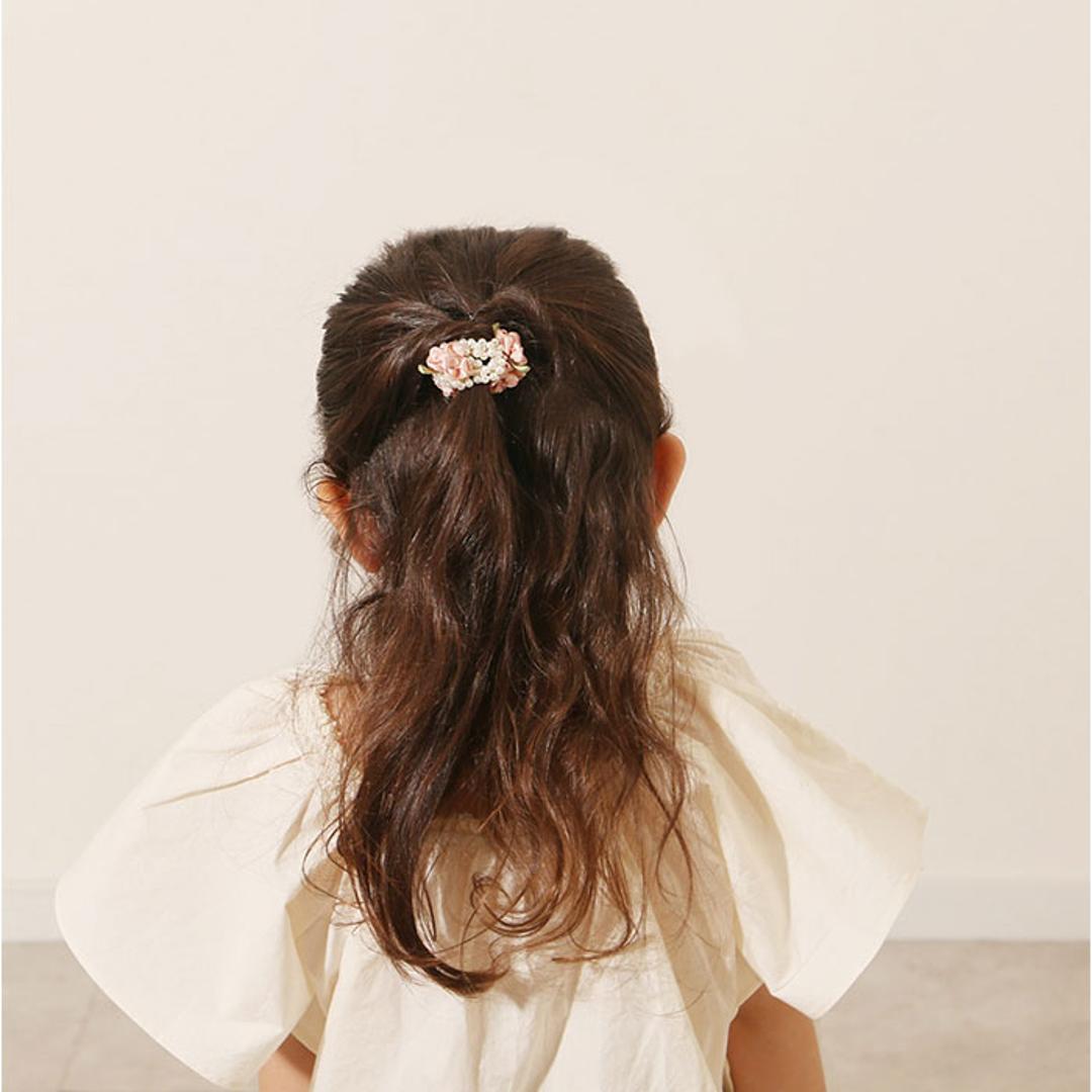 RORA ヘアゴム 通販 ローラ フィオナ 髪ゴム ヘアアクセサリー 髪飾り キッズ 子供 子ども こども 女の子 女子 花 お花 パール かわいい おしゃれ フォーマル カジュアル 入園式 卒園式 入学式 卒業式 結婚式 発表会 キッズファッション ピンク ・