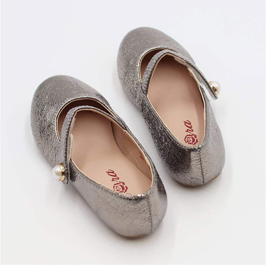 Rora キッズ フォーマルシューズ 女の子 通販 ドレスシューズ 47012102 フォーマル靴 パンプス フラットシューズ 結婚式 発表会 入園式 卒園式 入学式 おしゃれ かわいい オシャレ 子供靴 靴 シューズ 子ども靴 キッズシューズ キッズファッション シルバー 16cm