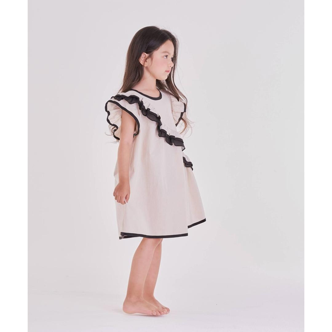 Rora 半袖 ワンピース キッズ 通販 半袖ワンピース 52072201 ワンピ 夏 女の子 綿100 フリル 肩フリル アシンメトリー ノースリーブ 袖なし 大人っぽい レトロ おしゃれ 大人可愛い オシャレ かわいい カジュアル 子ども服 子供服 キッズファッション ベージュ 110cm