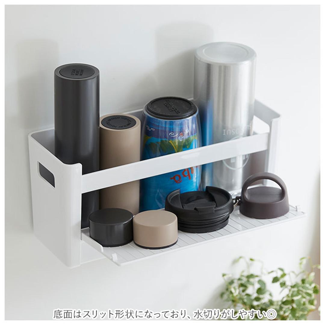 ボトルホルダー 通販 横型 ヨコ型 ボトル ホルダー スパイスケース 水切り 持ち手付き マグネット付き 開閉トレイ 開閉式トレー 収納 すっきり 水筒 ランドリー用品 ラップ 保存用袋 キッチン小物 ホワイト ・