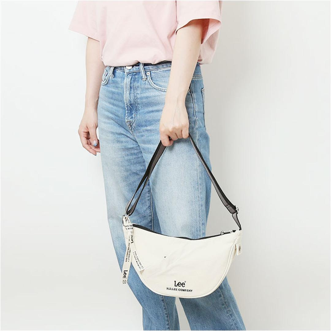 Lee リー ショルダーバッグ arcana 320-1300 通販 舟形ショルダー ショルダーバック ショルダー 肩掛け ななめかけ 斜めかけ 軽量 軽い 小さめ 小さい 舟形 レディース メンズ 男女兼用 ユニセックス シンプル カジュアル 旅行 トラベル ブラック ・