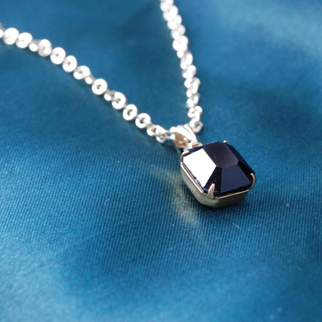 ネックレス ペンダント ジュエリー 通販 首飾り アクセサリー チェーン 長め 装飾 装飾品 クール Kaninchen 闇夜のお守り デザイン 大人 かわいい おしゃれ オシャレ 上品 レディース きれいめ ギフト プレゼント 贈り物 ゴールド ・