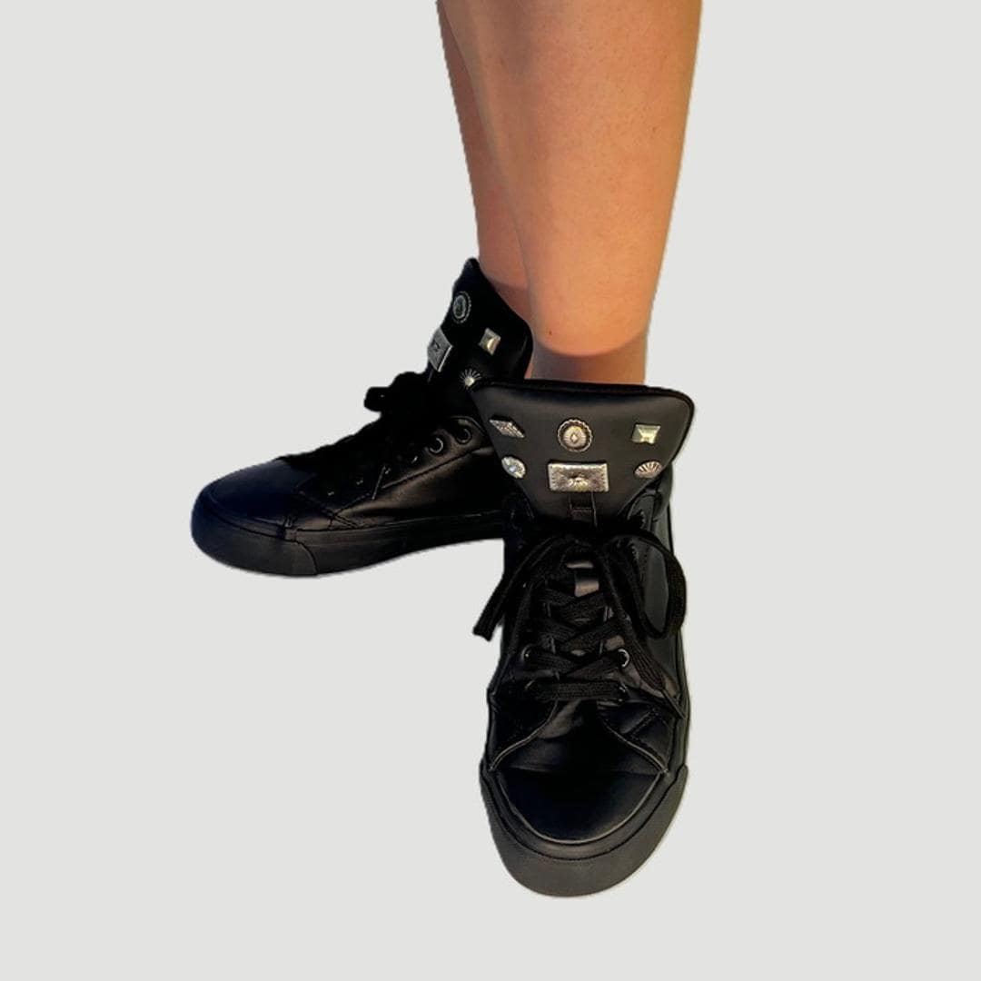 シューアクセサリー 通販 PERO COVER ペロカバー シューチャーム 装飾的アクセサリー シューパーツ シューズアクセサリー スニーカー 男女兼用 おしゃれ 上品 かわいい 靴アクセサリー 靴 くつ シューズ 簡単取付 贈り物 ギフト プレゼント Flower/Mix/White ・