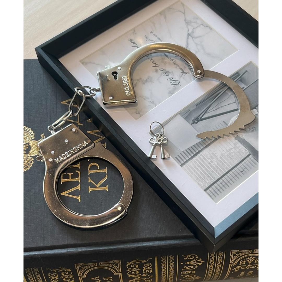 手錠 おもちゃ コスプレ 通販 仮装 手枷 小物 おもちゃ手錠 演劇 芝居 小道具 鍵付き 舞台 撮影小物 手品 グッズ ハンドカフ パーティーグッズ ダイヤモンドハーツ コスプレグッズ ハロウィン イベント 玩具 雑貨 文化祭 学園祭 シルバー ・