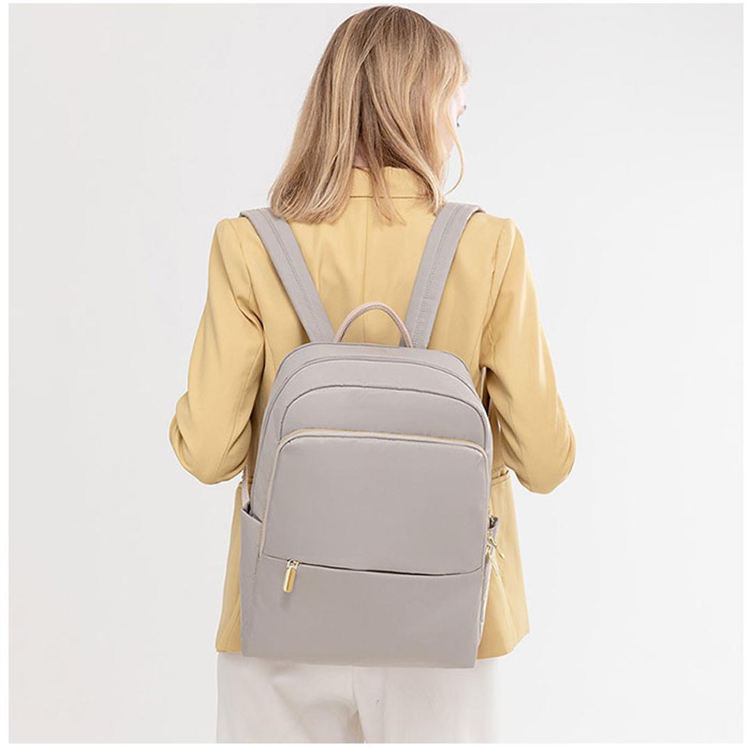 PC リュック レディース ナイロン 軽量 通販 リュックサック リックサック リック バックパック デイパック ビジネスリュック パソコンリュック キャリーオン A4 大容量 撥水 はっ水 丈夫 通勤 通学 出張 薄型 うすい きれいめ 旅行 お出かけ サブバッグ グレージュ ・