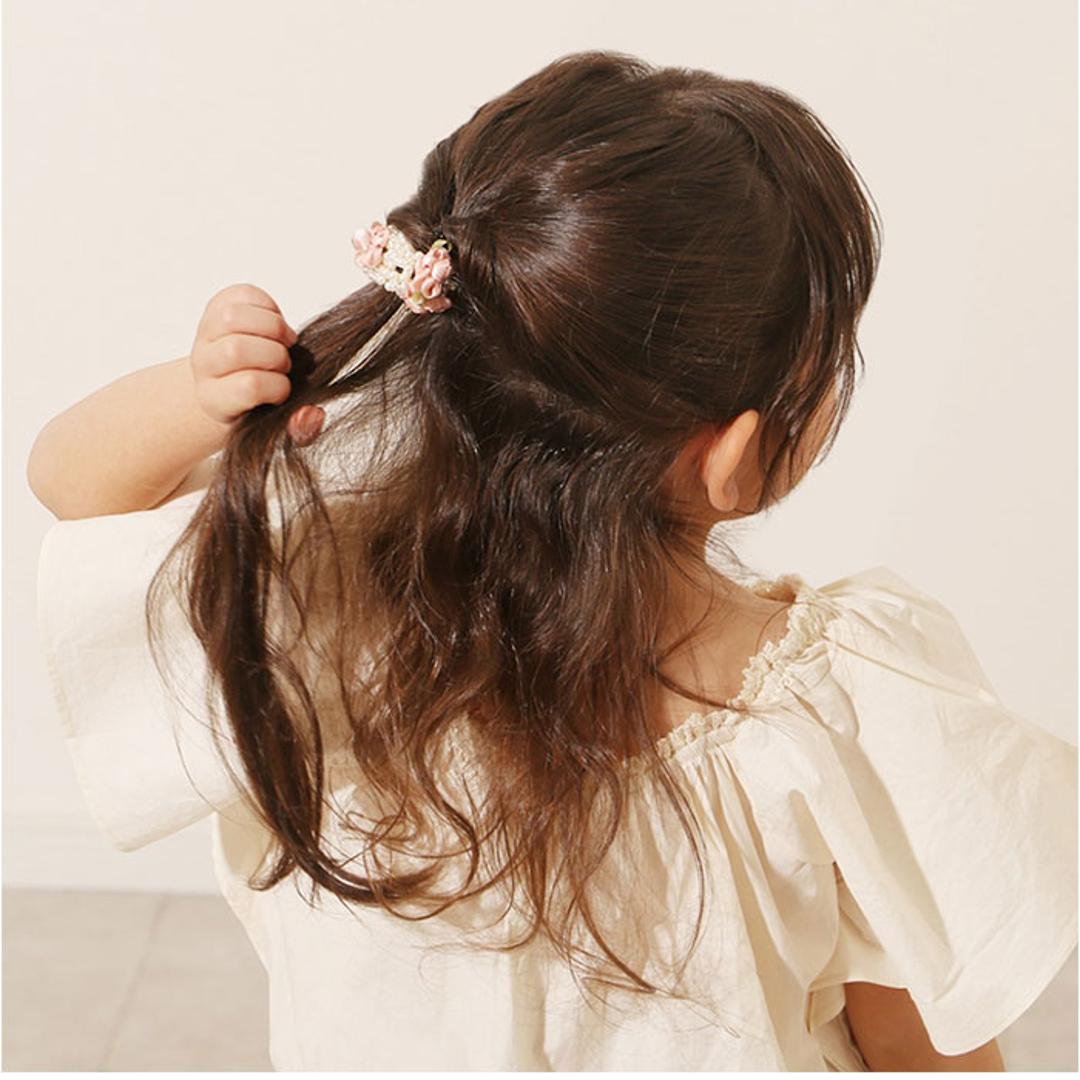 RORA ヘアゴム 通販 ローラ フィオナ 髪ゴム ヘアアクセサリー 髪飾り キッズ 子供 子ども こども 女の子 女子 花 お花 パール かわいい おしゃれ フォーマル カジュアル 入園式 卒園式 入学式 卒業式 結婚式 発表会 キッズファッション ピンク ・