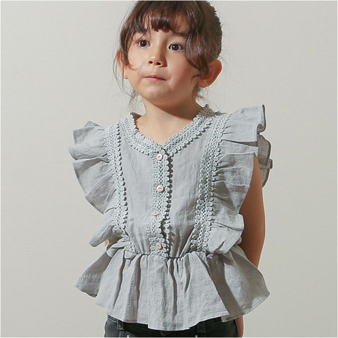 Rora ブラウス 襟なし 通販 ローラ レナ カットソー キッズ 子供 女の子 女子 こども 子ども きれいめ フレンチスリーブ フリル レース ボタン おしゃれ かわいい オシャレ 可愛い カジュアル トップス 子ども服 子供服 キッズファッション グレー 110cm