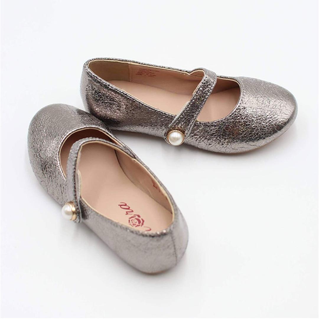 Rora キッズ フォーマルシューズ 女の子 通販 ドレスシューズ 47012102 フォーマル靴 パンプス フラットシューズ 結婚式 発表会 入園式 卒園式 入学式 おしゃれ かわいい オシャレ 子供靴 靴 シューズ 子ども靴 キッズシューズ キッズファッション シルバー 16cm