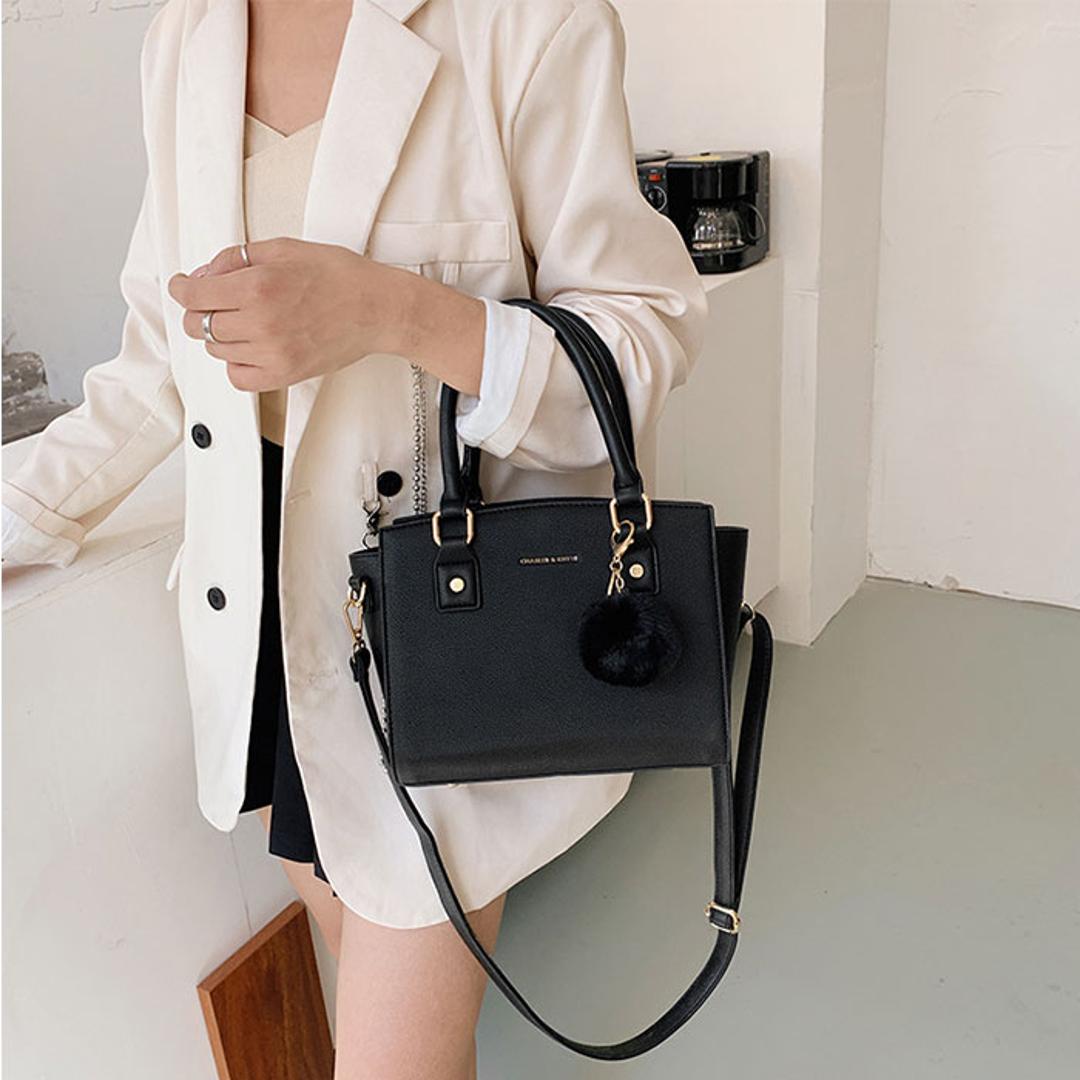 ショルダーバッグ ハンドバッグ 2WAY 通販 ハンドバック ショルダーバック ショルダー 肩掛け 斜めかけ ななめかけ トートバッグ トートバック 手提げ トート フェイクレザー 小さめ コンパクト 合皮 レザー調 高級感 レディース かわいい おしゃれ ブラック ・