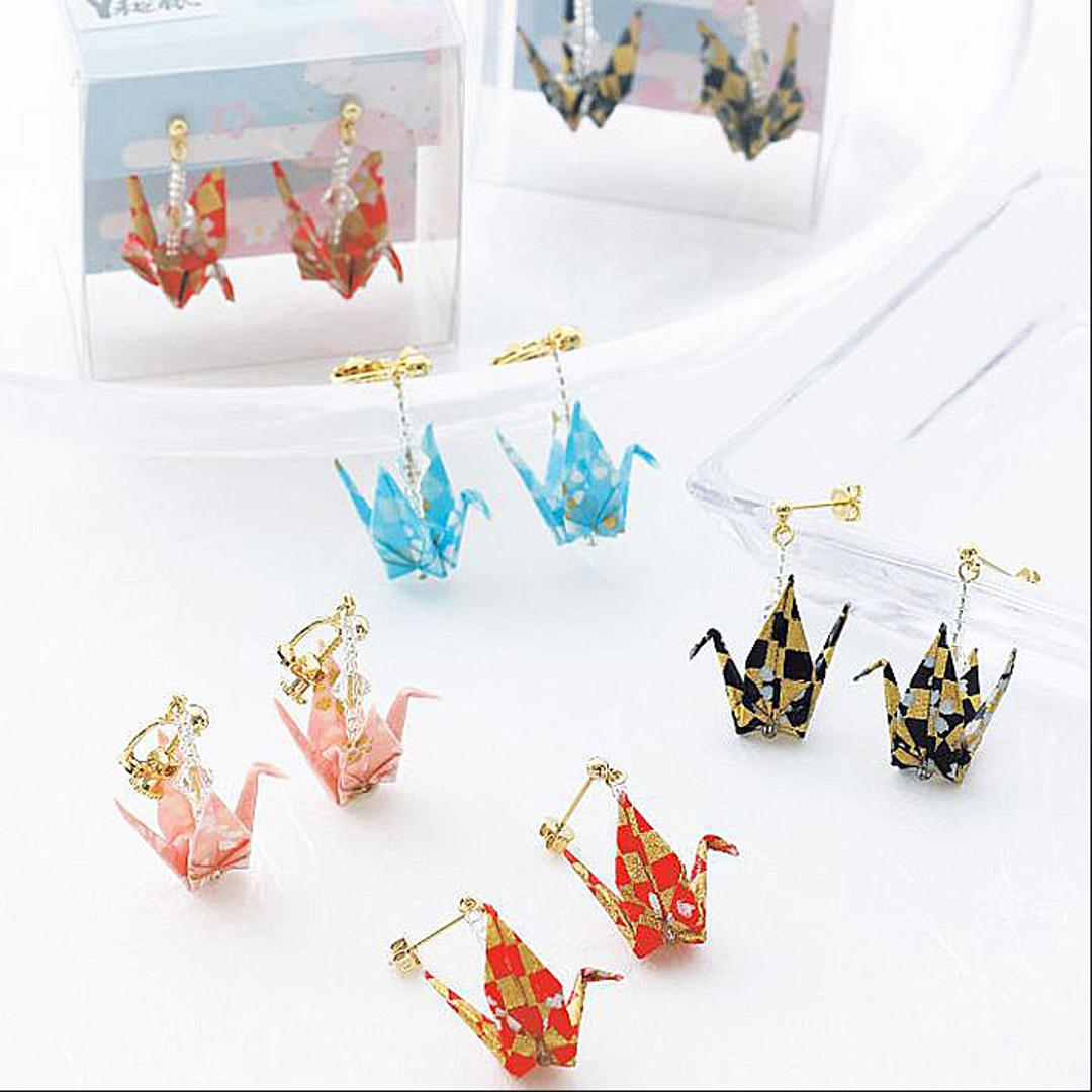 イヤリング 鶴 通販 日本製 耳飾り アクセサリー アクセ 折り紙イヤリング 折り鶴 折り紙 かわいい 可愛い おしゃれ オシャレ 着物 浴衣 和装 和服 レディース 大人 女性 和小物 イヤーアクセサリー プレゼント ギフト お土産 雑貨 ありがとうおりづる red ・