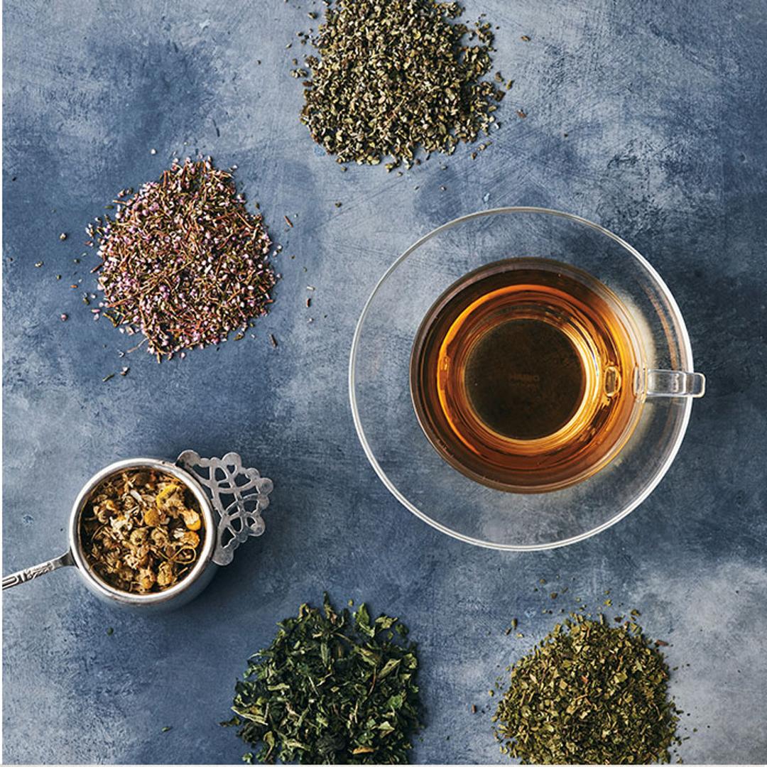 エイジングケアシャンプー 通販 エイジングケア シャンプー TEA REMEDIES RENEW ティーレメディーズ リニュー 200mL アミノ酸系 ダメージケア キューティクル 天然成分 紅茶エキス ナチュラル 色落ち防止 アッサムティー ヘアケア 美容 ホワイト ・