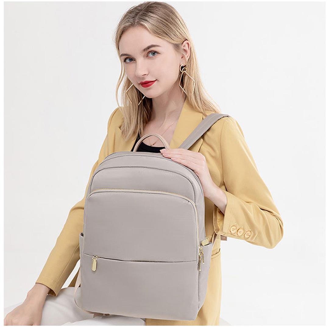 PC リュック レディース ナイロン 軽量 通販 リュックサック リックサック リック バックパック デイパック ビジネスリュック パソコンリュック キャリーオン A4 大容量 撥水 はっ水 丈夫 通勤 通学 出張 薄型 うすい きれいめ 旅行 お出かけ サブバッグ グレージュ ・