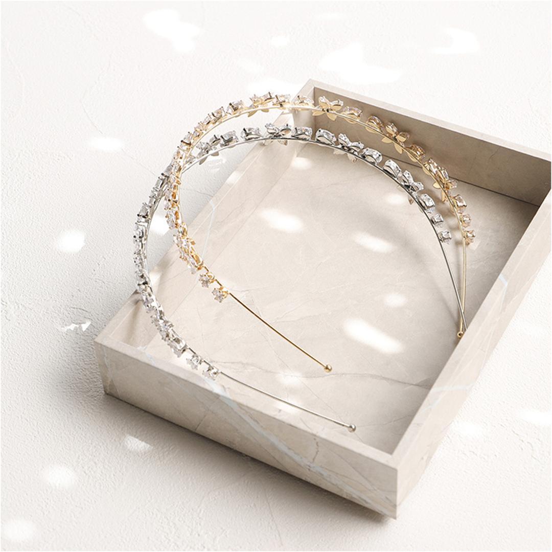 RORA カチューシャ 細め 通販 ローラ エイヴァ ヘッドドレス ヘアアクセサリー 髪飾り キッズ 子供 子ども こども 女の子 女子 キラキラ ビジュー フォーマル おしゃれ かわいい 入園式 卒園式 入学式 卒業式 発表会 結婚式 キッズファッション ゴールド ・