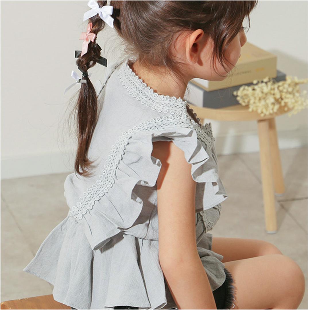 Rora ブラウス 襟なし 通販 ローラ レナ カットソー キッズ 子供 女の子 女子 こども 子ども きれいめ フレンチスリーブ フリル レース ボタン おしゃれ かわいい オシャレ 可愛い カジュアル トップス 子ども服 子供服 キッズファッション グレー 110cm