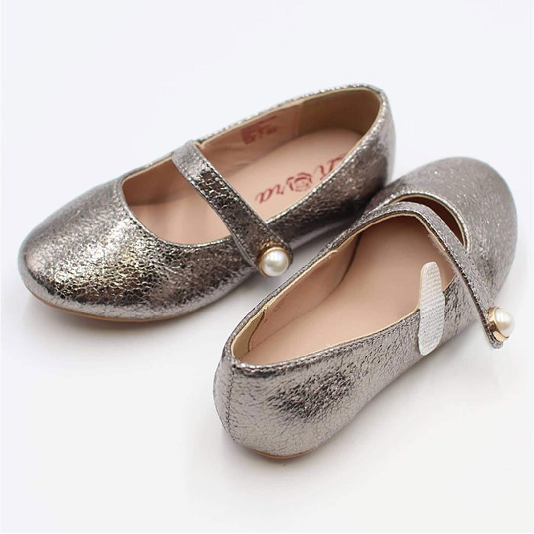 Rora キッズ フォーマルシューズ 女の子 通販 ドレスシューズ 47012102 フォーマル靴 パンプス フラットシューズ 結婚式 発表会 入園式 卒園式 入学式 おしゃれ かわいい オシャレ 子供靴 靴 シューズ 子ども靴 キッズシューズ キッズファッション シルバー 16cm