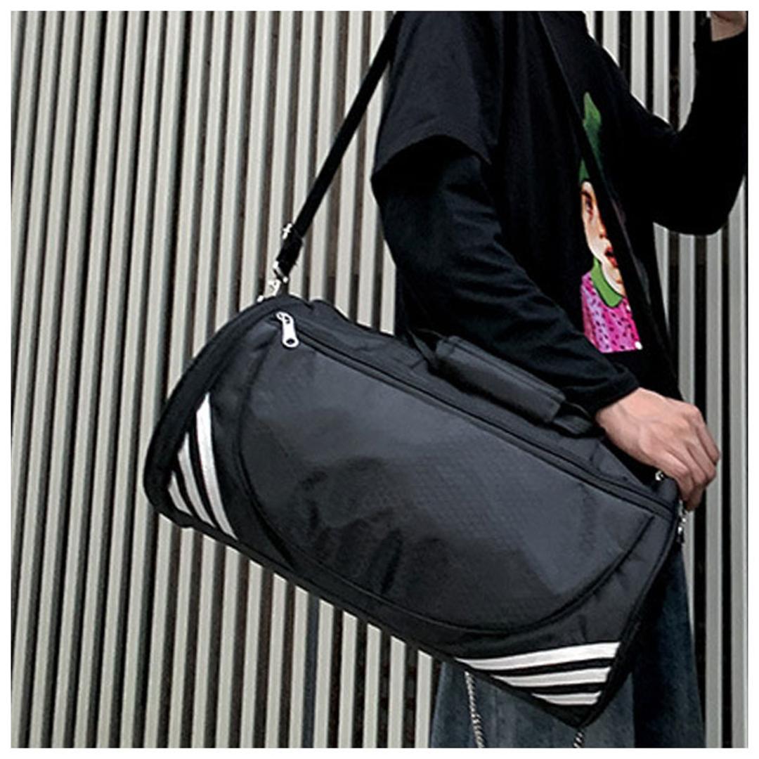 スポーツバッグ メンズ ダッフルバッグ 通販 ドラムバッグ ボストンバッグ 旅行 修学旅行 軽量 軽い 大容量 ポケット 部活 合宿 ヨガバッグ ジム ヨガ シンプル フィットネス 旅行バッグ 旅行カバン 旅行鞄 旅行かばん 1泊 2泊3日 レディース 男女兼用 ユニセックス ブラック×ゴールドライン ・
