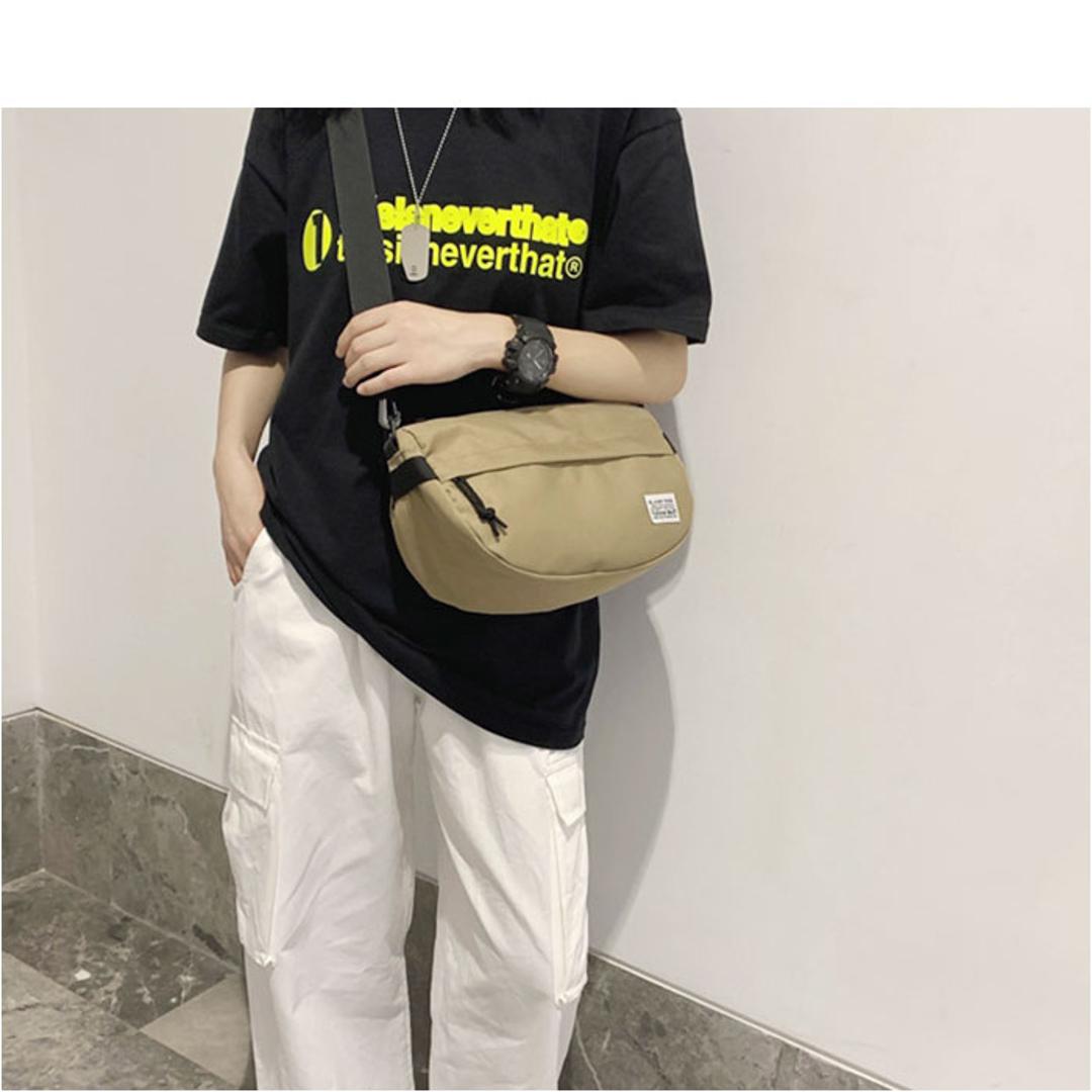 ショルダーバッグ メンズ レディース 通販 ボディバッグ 軽い ショルダー バッグ バック かばん カバン 大容量 おしゃれ かっこいい 小さめ 斜めがけ 肩掛け カジュアル メッセンジャーバッグ ワンショルダー ミニショルダー 調節可能 かわいい 軽量 通学 ベージュ ・
