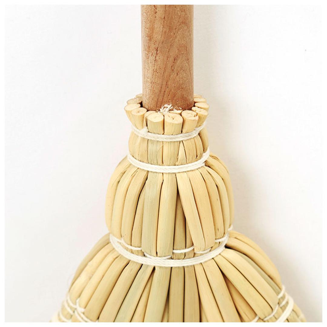 ほうき 室内 通販 ショート ホウキ 掃除グッズ 掃除 かわいい 可愛い Broom ブルーム 室内 ポップ 玄関 子供 天然素材 おしゃれ オシャレ ナチュラル ブラック ブラウン グレー ナチュラル ミックスブラック ミックスブラウン ミックスグレー ミックス 生活雑貨 デザイン ナチュラル ・