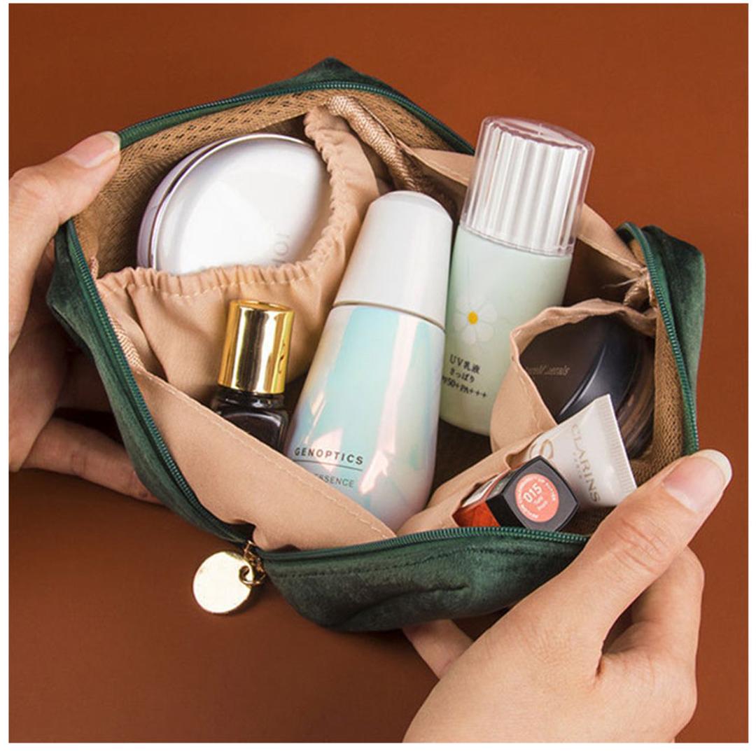 ポーチ 小物入れ 通販 化粧ポーチ メイクポーチ コスメポーチ トラベルポーチ 自立 大容量 仕切り 機能的 持ち運び 収納 旅行 お出かけ かわいい カワイイ 可愛い シンプル 柔らかい やわらかい おしゃれ オシャレ ブラック ・