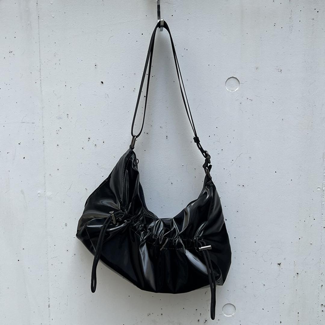 ルートート ショルダーバッグ ROOTOTE 3635 通販 ショルダーバック 斜めがけバッグ 三日月型ショルダーバッグ 肩掛けバッグ 軽量 軽い おしゃれ 上品 きれいめ シンプル 大人 かわいい 旅行 オシャレ 可愛い DELI デリ レディース SILVER ・