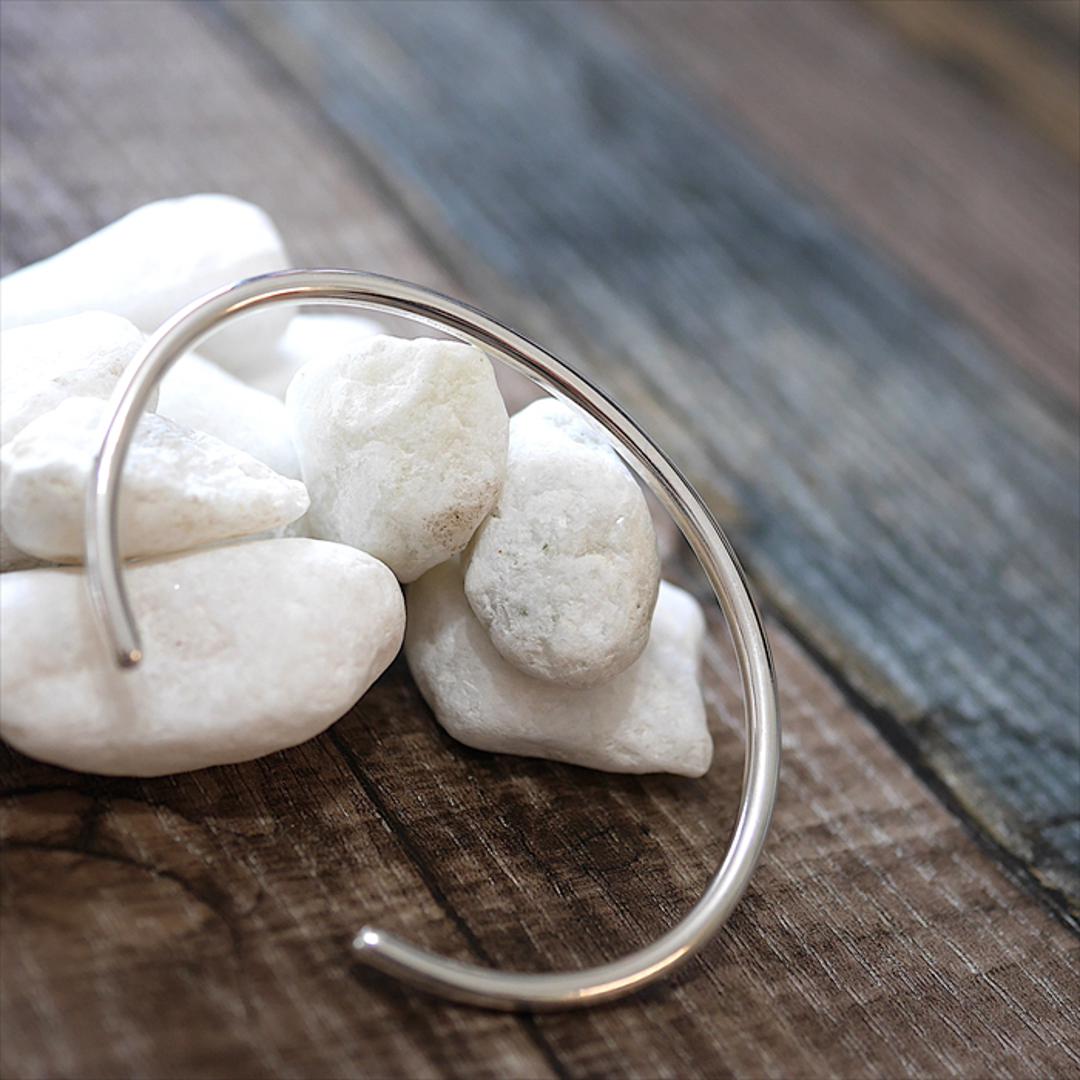 バングル シルバー925 通販 ブレスレット アクセ ブレス アクセサリー レディース メンズ シルバーアクセサリー 腕輪 巾着付き 重ね付け シンプル おしゃれ かわいい オフィス 通勤 通学 カジュアル プレゼント ギフト 可愛い きれいめ 大人 学生 シルバー ・