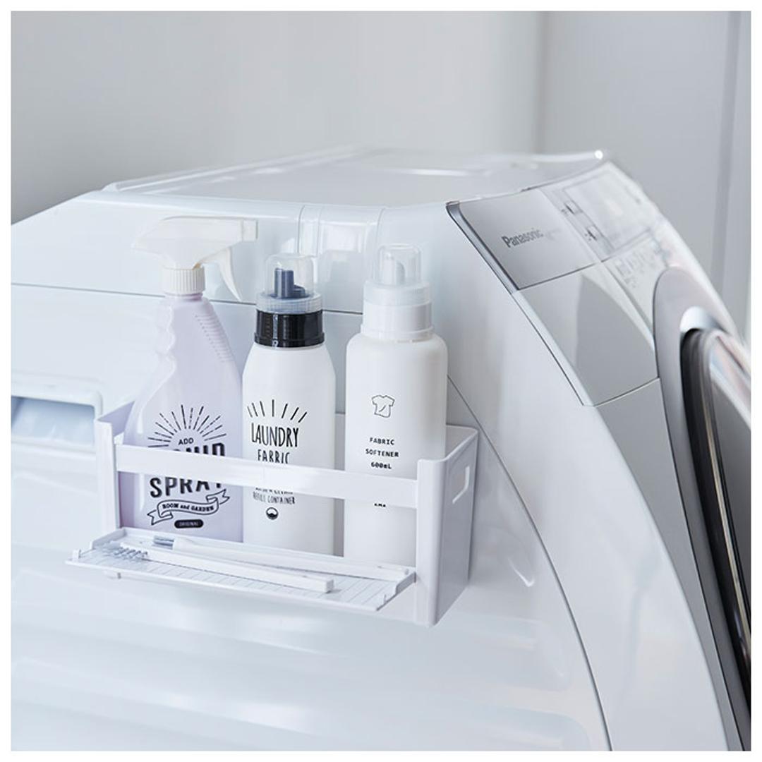 ボトルホルダー 通販 横型 ヨコ型 ボトル ホルダー スパイスケース 水切り 持ち手付き マグネット付き 開閉トレイ 開閉式トレー 収納 すっきり 水筒 ランドリー用品 ラップ 保存用袋 キッチン小物 ホワイト ・