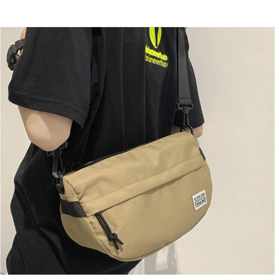 ショルダーバッグ メンズ レディース 通販 ボディバッグ 軽い ショルダー バッグ バック かばん カバン 大容量 おしゃれ かっこいい 小さめ 斜めがけ 肩掛け カジュアル メッセンジャーバッグ ワンショルダー ミニショルダー 調節可能 かわいい 軽量 通学 ベージュ ・