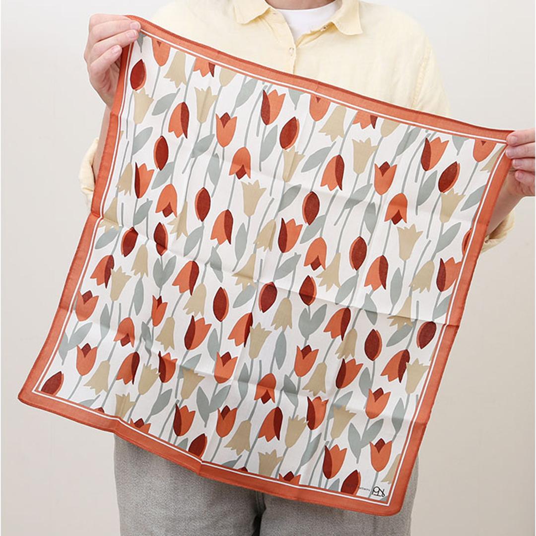 Wpc ハンカチ 大判 通販 大判ハンカチ レディース ハンカチーフ 大判ハンカチーフ ギフト 贈り物 贈物 カジュアル かわいい 可愛い おしゃれ オシャレ ダブリュピーシー 大きい 大きめ レディースハンカチ プチギフト テキスタイル ブルーミングチューリップレッド ・