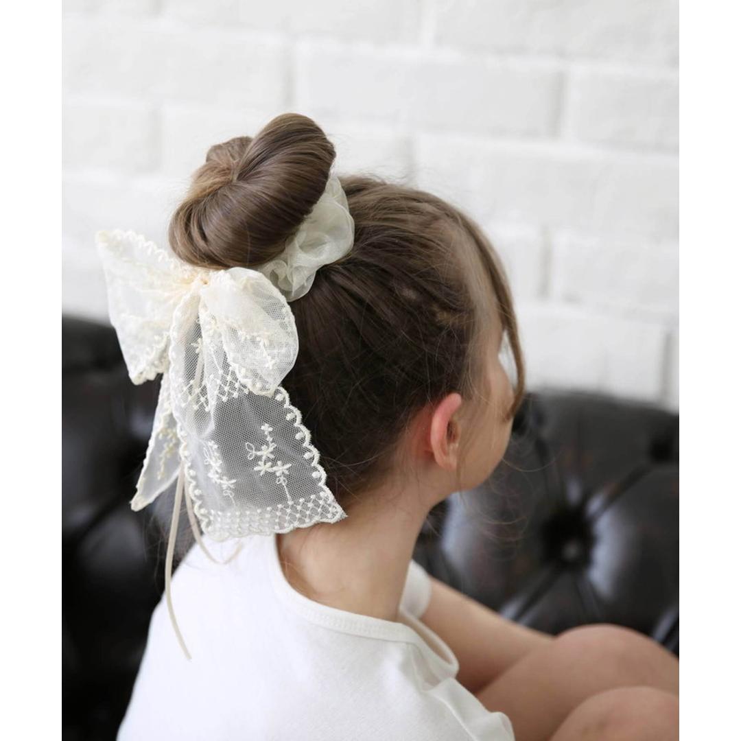 Rora シュシュ キッズ 通販 ミルククリーム 髪飾り お団子 ヘアゴム ポニーテール リボン 大きめ レース 女の子 子供 子ども こども フォーマル 大人っぽい 上品 卒園式 入学式 ピアノ発表会 誕生日 結婚式 パーティー ヘアアレンジ ヘアアクセサリー クリーム フリー