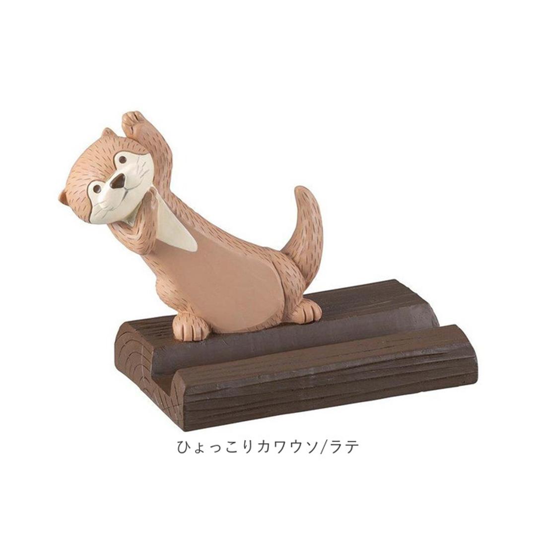 スマホスタンド かわいい 通販 スマホ スタンド スマートフォンスタンド スマホホルダー 携帯置き 携帯スタンド スマホ置き スマホ立て 置き物 オブジェ 縦置き 卓上 スマートフォン 可愛い スマホグッズ プレゼント ギフト 贈りもの 贈り物 インテリア雑貨 ひょっこりカワウソ/チョコ ・