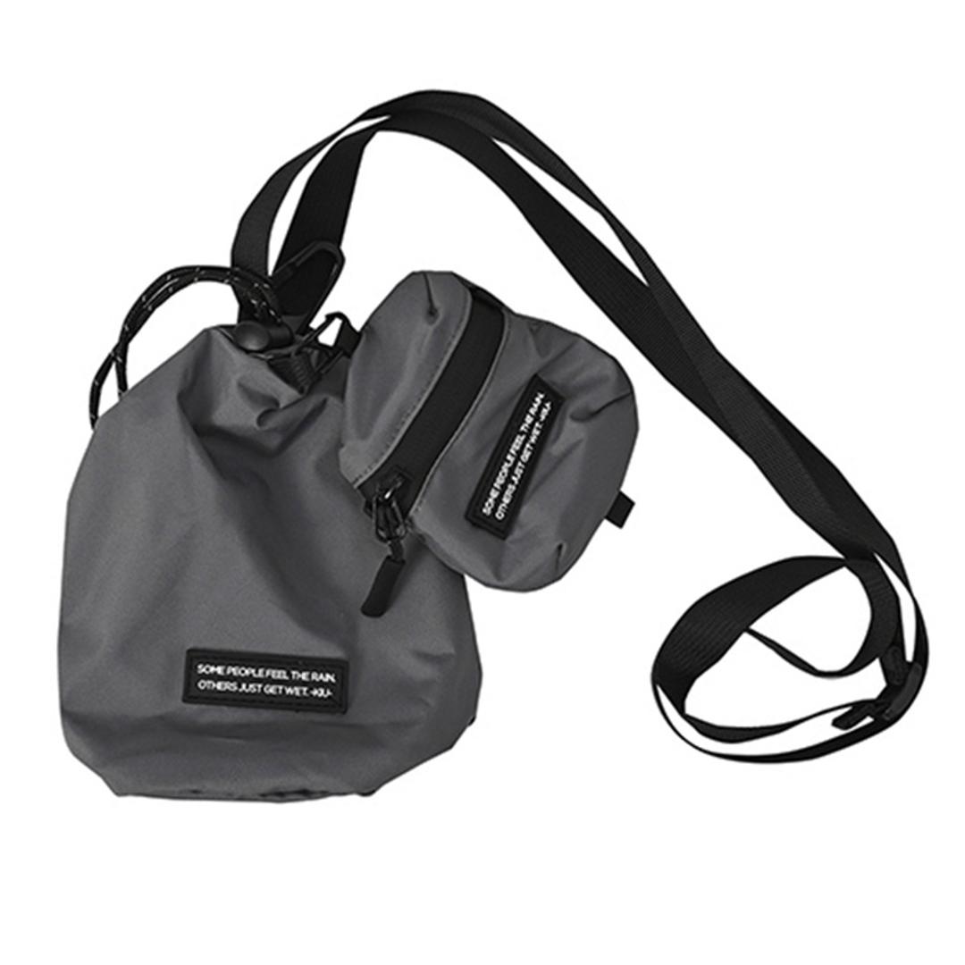 kiu キウ ショルダーバッグ ポーチ ミニ K433 通販 ミニショルダー ショルダー ショルダーバック 巾着 肩掛け ななめ掛け 斜めかけ ミニポーチ付き キーカラビナ付き 開口部が広い KiU メンズ レディース 男女兼用 ユニセックス アウトドア 948.ライトグレー(LGY) ・