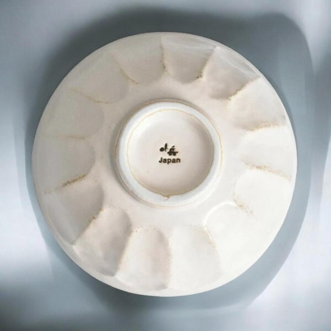 美濃焼 皿 通販 日本製 お皿 プレート 美濃 焼 24.5cm 大皿 丸皿 パスタ皿 カレー皿 和食器 おしゃれ モダン かわいい 花形 花型 お花 電子レンジ対応 食洗機対応 サラダ デザート ケーキ リンカ 24プレート グルメスタイル キッチン用品 ホワイト ・