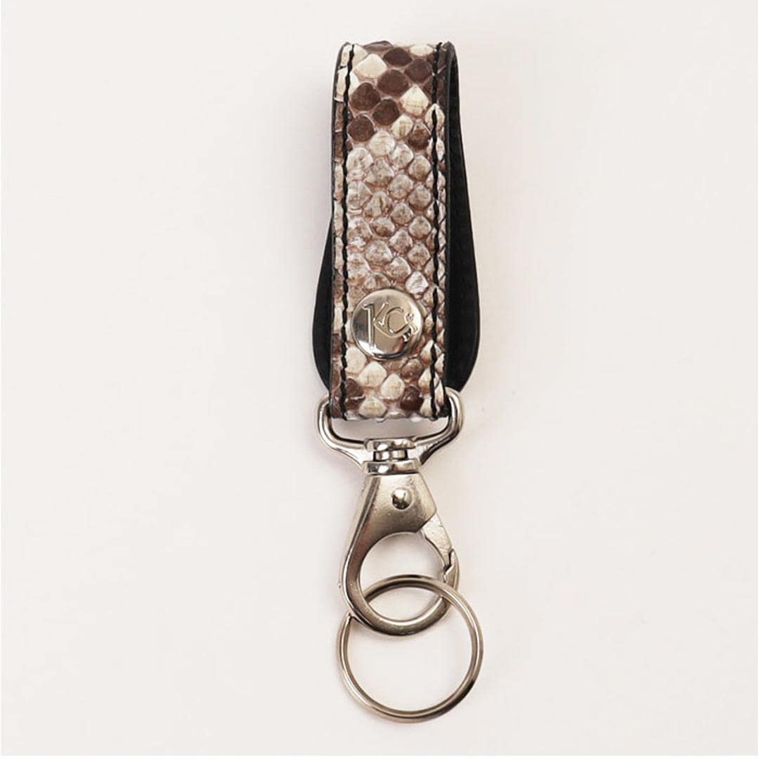 KC,s キーリング ケイシイズ KSK504 通販 キーホルダー kc's ケーシーズ キーフック キーハンガー キーホールド ケイシーズ ブランド パイソン 蛇革 牛革 メンズ 男性 ベルトループ フック 鍵 レザー 革 おしゃれ ナスカン付き ナチュラル ・