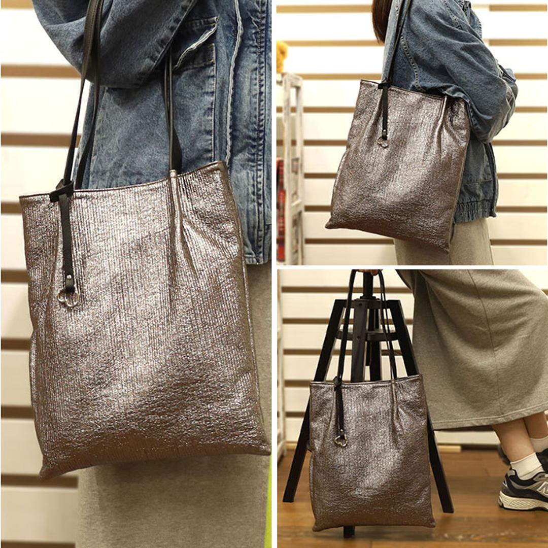 COOCO クーコ トートバッグ フラット 通販 トートバック トート 手提げ バッグ バック 鞄 縦型 縦 シンプル レディースバッグ レディースバック サブバッグ サブバック カラビナ ポケット 肩掛け 肩掛けバッグ 肩掛けバック おしゃれ オシャレ ブラック ・