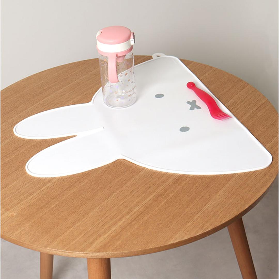 テーブルマット シリコン 通販 ティーズ ファクトリー シリコンマット ランチマット お食事マット キャラクター グッズ ランチョンマット シリコーン マット ダイカット おしゃれ かわいい 女の子 男の子 子ども 子供 キッズ こども ベビー 可愛い ミッフィー/ホワイト ・