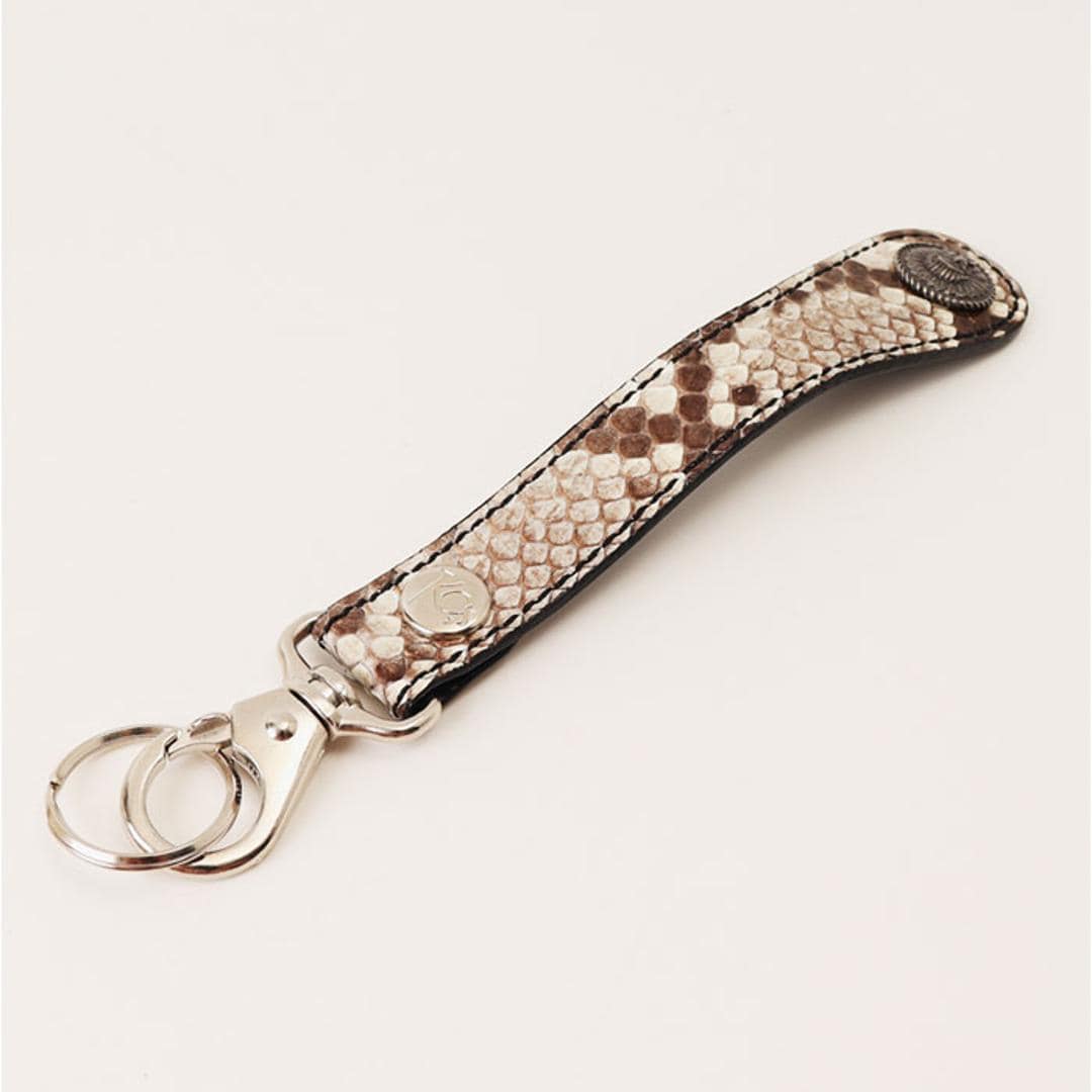 KC,s キーリング ケイシイズ KSK504 通販 キーホルダー kc's ケーシーズ キーフック キーハンガー キーホールド ケイシーズ ブランド パイソン 蛇革 牛革 メンズ 男性 ベルトループ フック 鍵 レザー 革 おしゃれ ナスカン付き ナチュラル ・