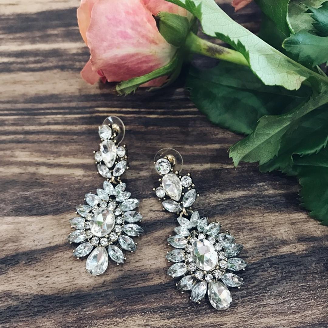 ブライダル ピアス 大ぶり 通販 ブライダルピアス ブライダルアクセサリー ウェディングアクセサリー 揺れるタイプ ゆれる 結婚式 花嫁 新婦 披露宴 パーティ 二次会 2次会 前撮り ウェディングドレス クリアストーン ヴィンテージ風 マーキスカット E-11 ゴールド ・