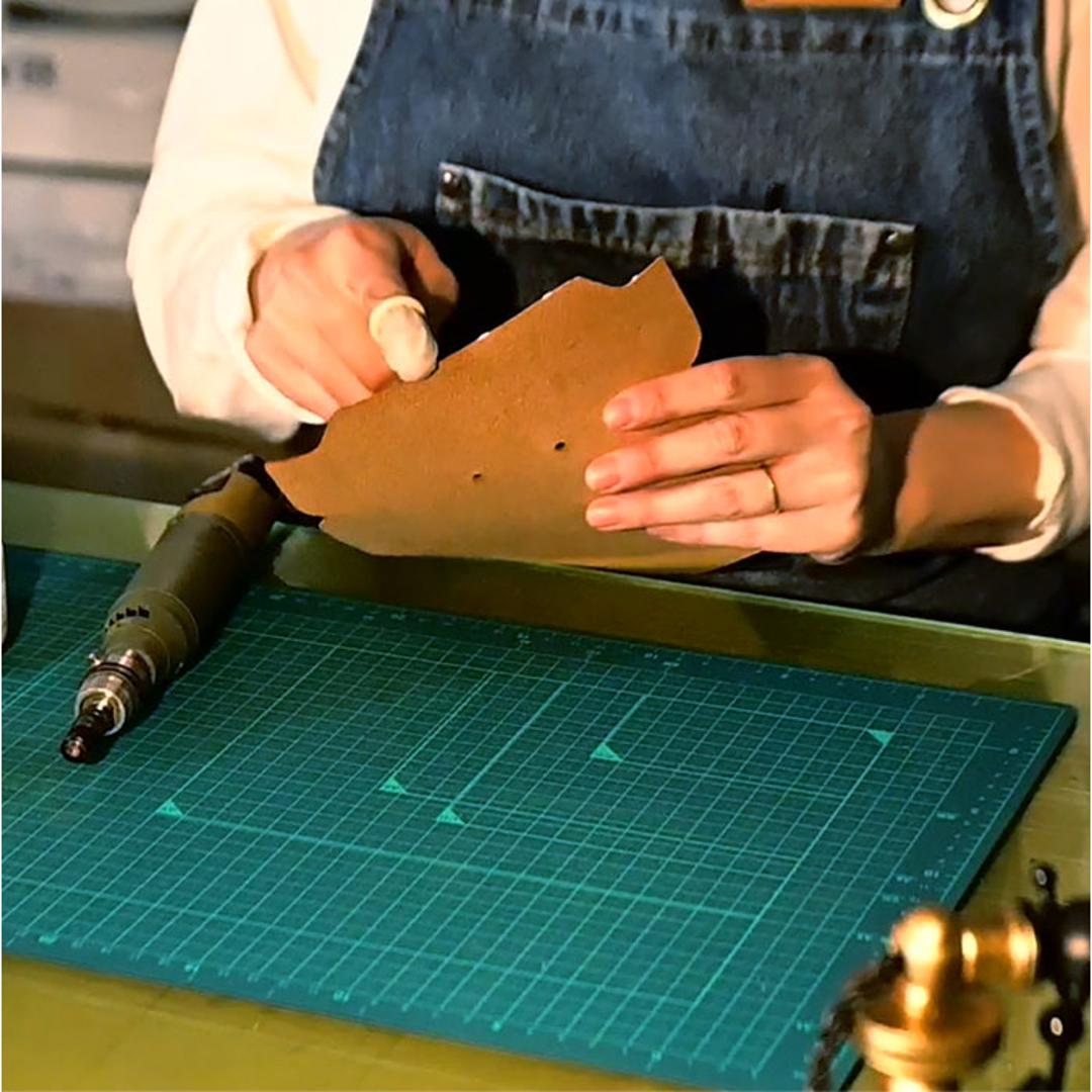 栃木レザー 財布 メンズ 通販 日本製 コインパース コインケース 小銭入れ ミニ財布 栃木 レザー 革 本革 ヌメ革 コンパクト おしゃれ シンプル 無地 男性 男性用 レディース 女性 通勤 通学 就職祝い 新生活 ギフト メンズコインケース ブラック ・