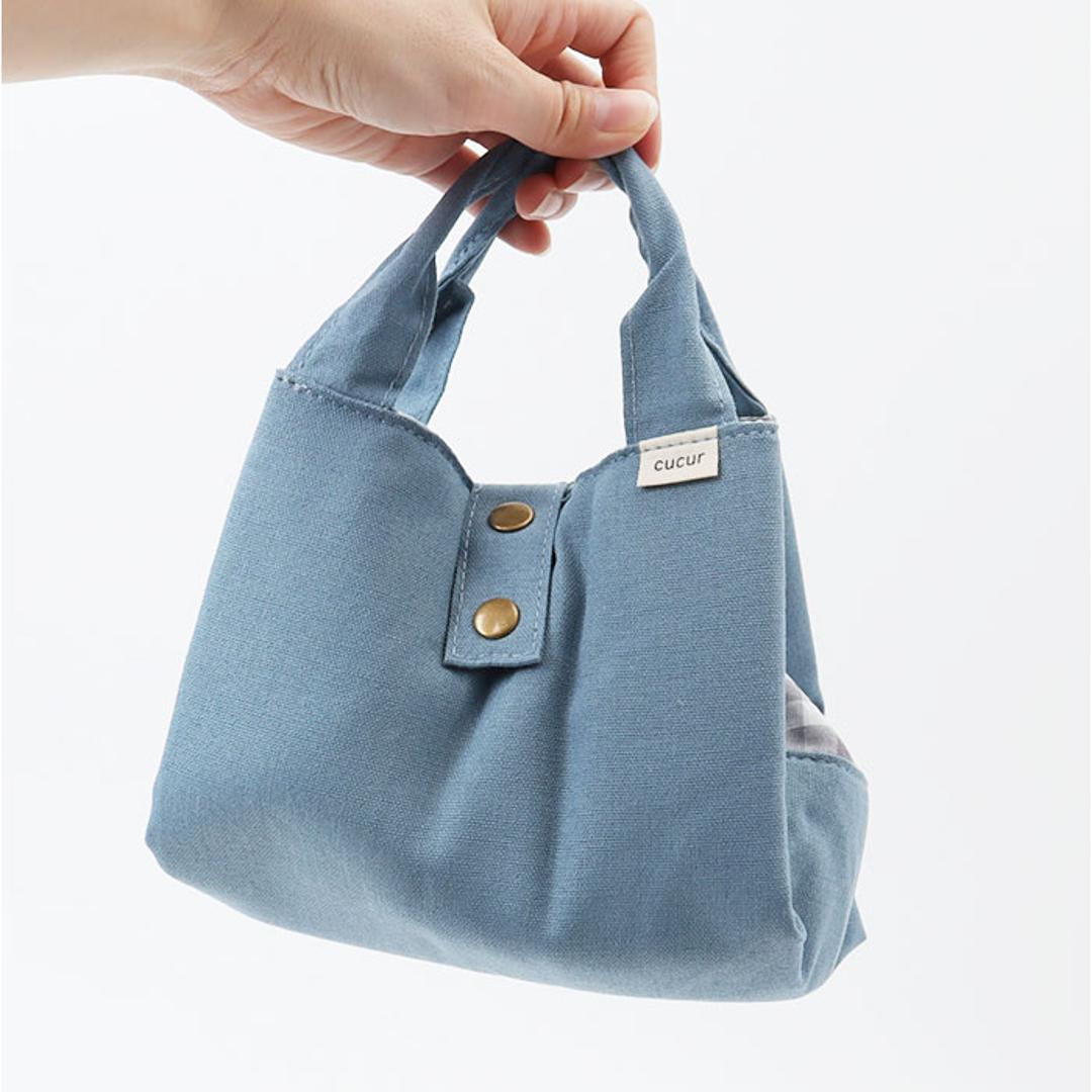 cucur ランチクロス ランチバッグ 通販 ランチクロスバッグ ランチバック お弁当袋 弁当袋 保冷ランチバッグ 保冷ランチバック トート 手提げ 簡易 保冷 保温 お弁当 コンパクト 便利 縛りやすい ボタンで調節 ナチュラル お弁当グッズ おしゃれ BLUE ・