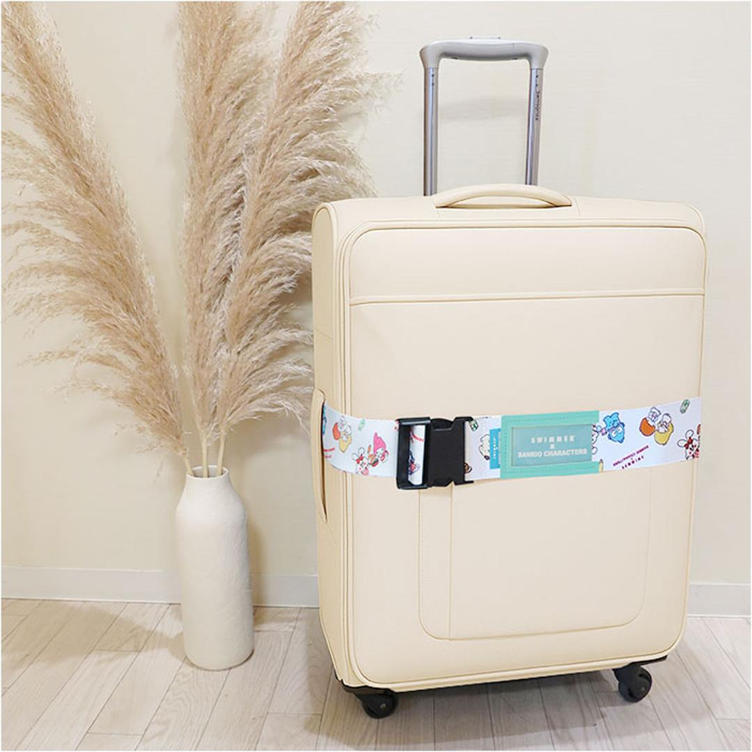 スイマー サンリオ スーツケースベルト 通販 SWIMMER×SANRIO キャリーケースベルト キャリーバッグベルト トランクベルト 固定ベルト 旅行ケース 名札 キャラクター おしゃれ かわいい 可愛い ブランド ネームタグ付き トラベル 旅行用品 SWIMMERXSANRIO/ピンク ・