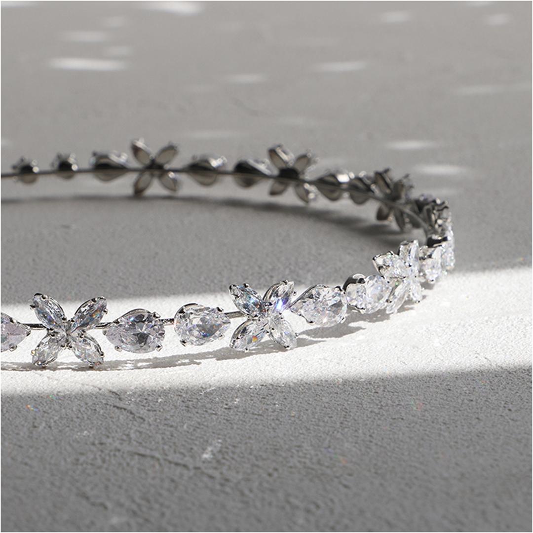 RORA カチューシャ 細め 通販 ローラ エイヴァ ヘッドドレス ヘアアクセサリー 髪飾り キッズ 子供 子ども こども 女の子 女子 キラキラ ビジュー フォーマル おしゃれ かわいい 入園式 卒園式 入学式 卒業式 発表会 結婚式 キッズファッション ゴールド ・