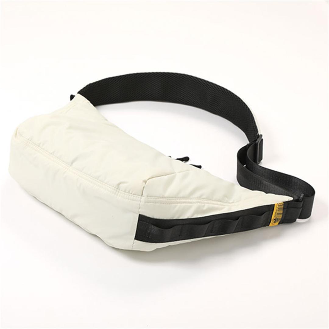 kiu ショルダーバッグ キウ K392 通販 ショルダーバック ショルダー バッグ 斜めがけバッグ パフィーラウンドショルダーバッグ 大きめ レディース メンズ 軽量 軽い 撥水 背面ポケット アウトドア フェス おしゃれ シンプル オシャレ 男女兼用バッグ ブラック ・